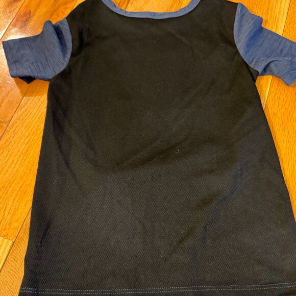 5T Old Navy Moisture-Wicking Graphic Tee for Toddler Boys (set of three) - Picture 5 of 8